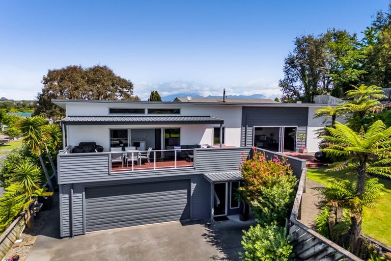 Photo of property in 82 Awanui Street, Merrilands, New Plymouth, 4312