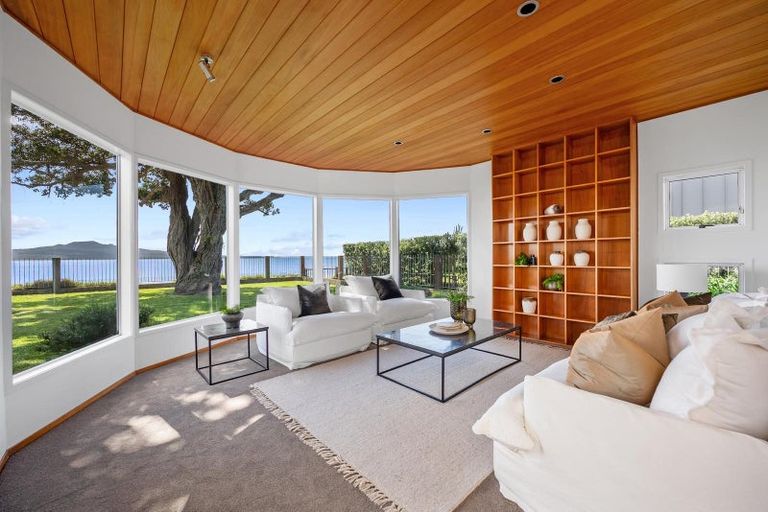 Photo of property in 30 Oxford Terrace, Coromandel, 3506