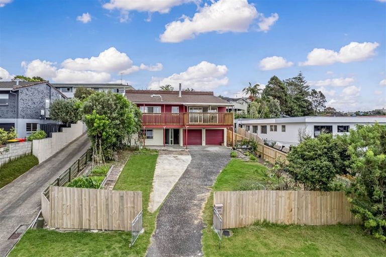 Photo of property in 20 Stapleford Crescent, Browns Bay, Auckland, 0630