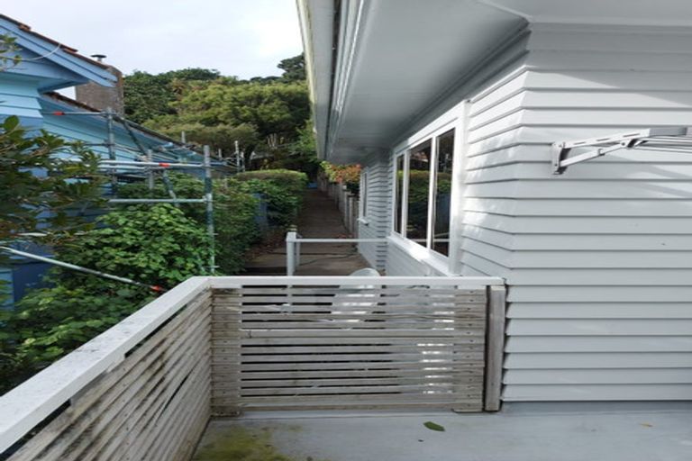 Photo of property in 48 Moana Road, Kelburn, Wellington, 6012