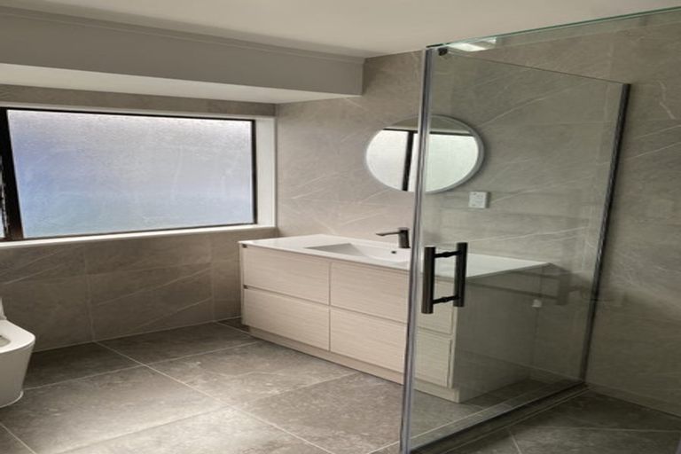 Photo of property in 33a Sunderlands Road, Half Moon Bay, Auckland, 2012