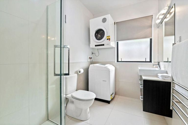 Photo of property in 2 Vivian Road, Silverdale, 0932