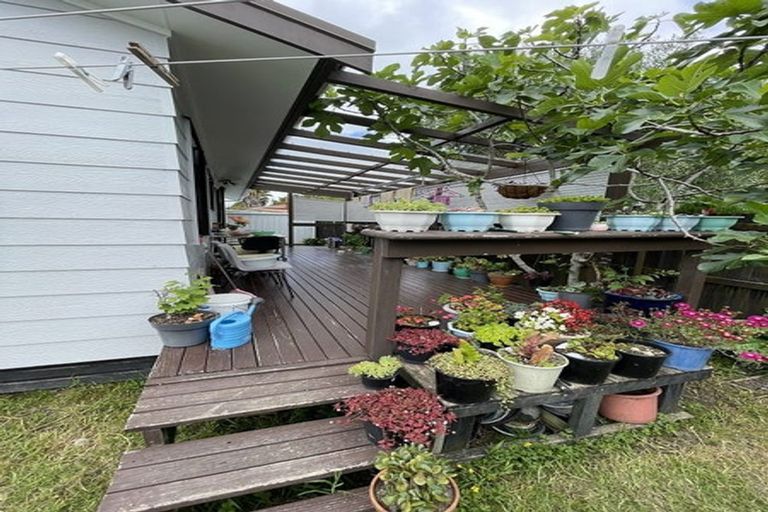 Photo of property in 1/202 Lake Road, Northcote, Auckland, 0627