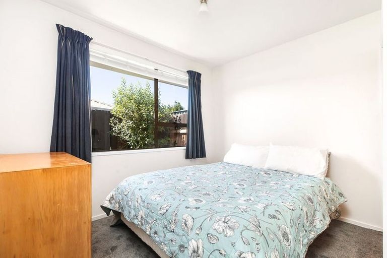 Photo of property in 2/5 Gibbs Place, Halswell, Christchurch, 8025