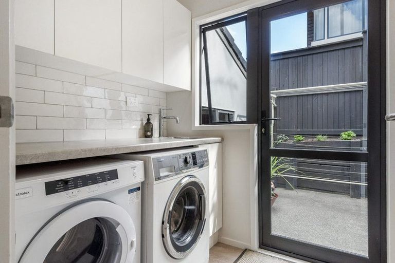 Photo of property in 23a Peter Terrace, Castor Bay, Auckland, 0620