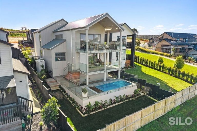 Photo of property in 35 Kikorangi Drive, Wainui, Silverdale, 0992