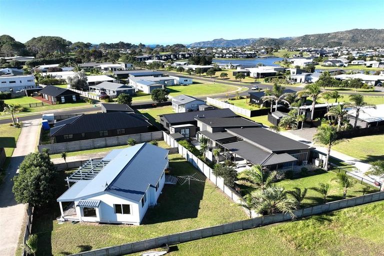 Photo of property in 117 Kelly Jade Avenue, Matarangi, Whitianga, 3592