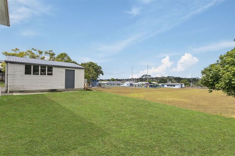Photo of property in 7 Hueglow Rise, West Harbour, Auckland, 0618