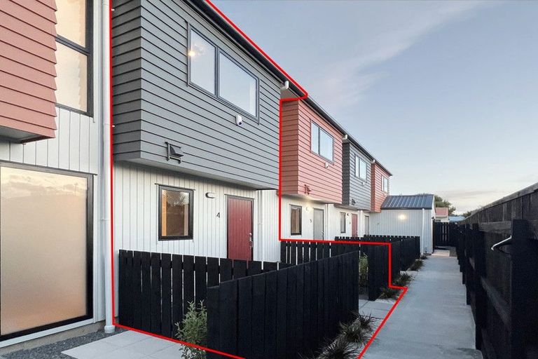 Photo of property in 4/17 Rewarewa Road, Te Atatu Peninsula, Auckland, 0610