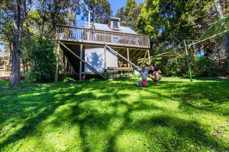 Photo of property in 138 Laingholm Drive, Laingholm, Auckland, 0604