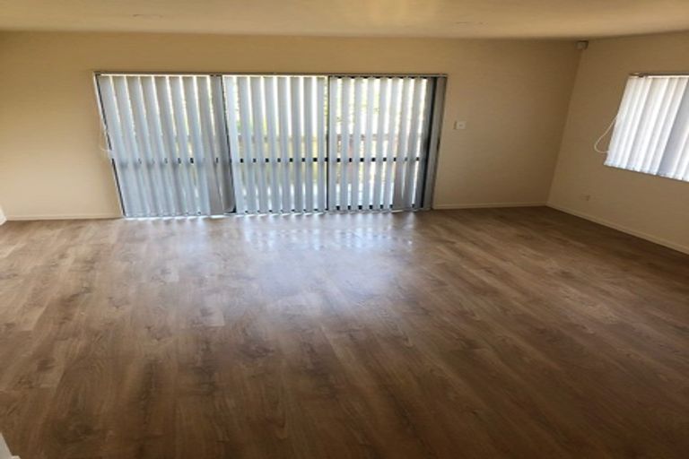 Photo of property in 8 Blethyn Place, Te Atatu South, Auckland, 0610