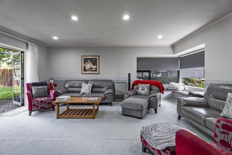 Photo of property in 35 Cromwell Drive, Fitzroy, Hamilton, 3206