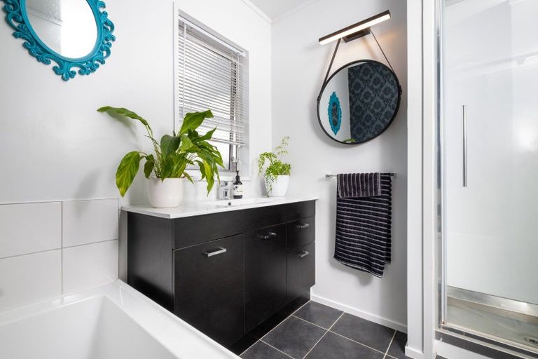 Photo of property in 30 Durham Avenue, Tamatea, Napier, 4112