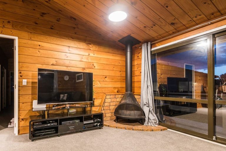 Photo of property in 6 Bluewater Place, Wattle Downs, Auckland, 2103