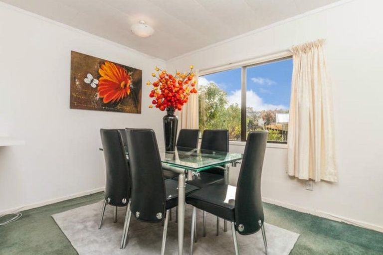 Photo of property in 2/21 Walnut Lane, Browns Bay, Auckland, 0630