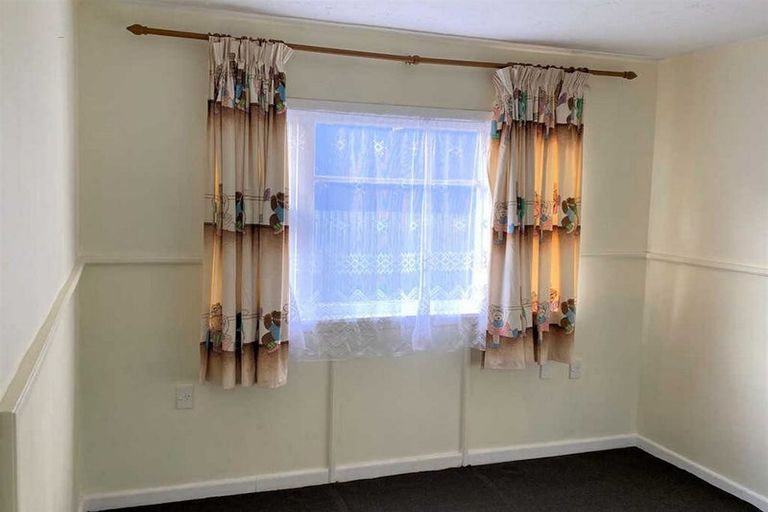 Photo of property in 59 Main North Road, Woodend, 7610