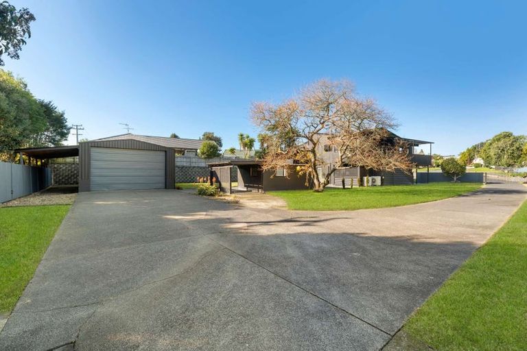 Photo of property in 16 Rossiter Avenue, Waiuku, 2123