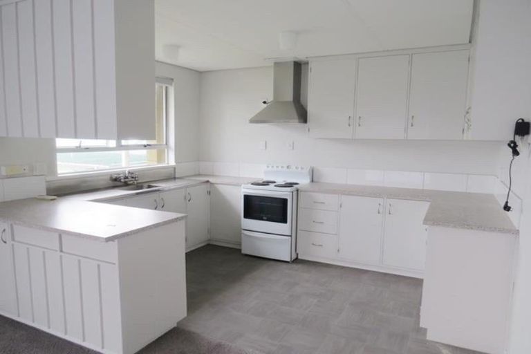 Photo of property in 1/390 Saint Aubyn, Moturoa, New Plymouth, 4310