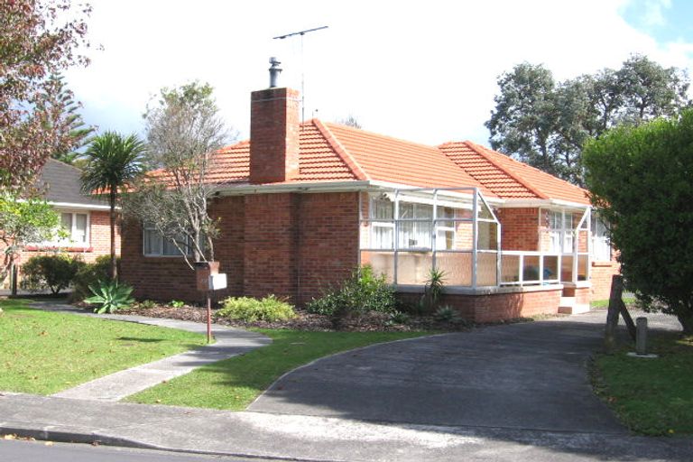 Photo of property in 12 Rixon Place, Te Atatu Peninsula, Auckland, 0610