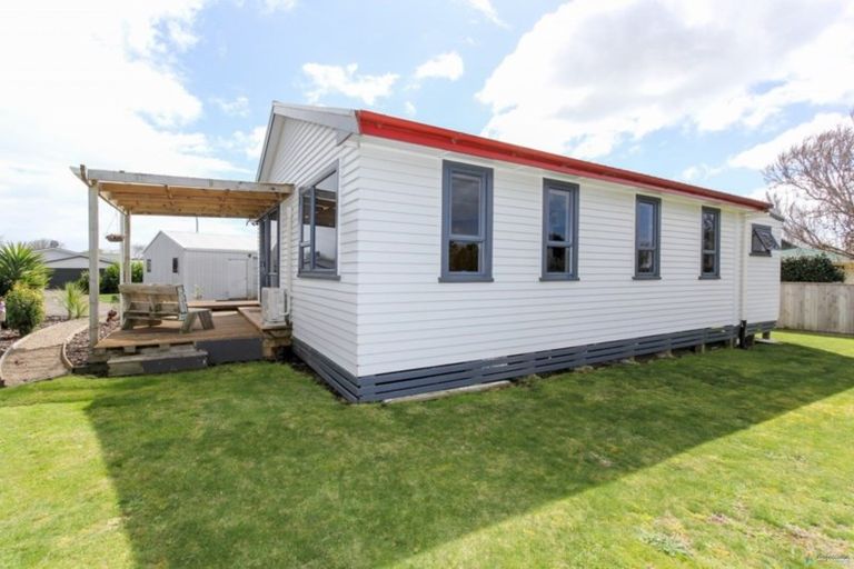 Photo of property in 15 Tuahu Place, Waitara, 4320