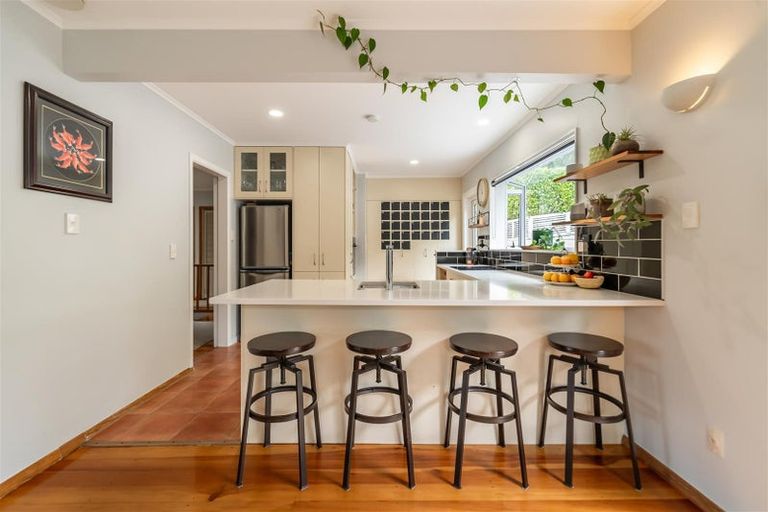 Photo of property in 76 Redwood Avenue, Tawa, Wellington, 5028