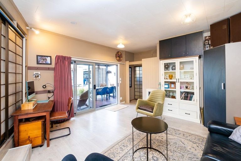 Photo of property in 2 Jarvis Place, Taradale, Napier, 4112