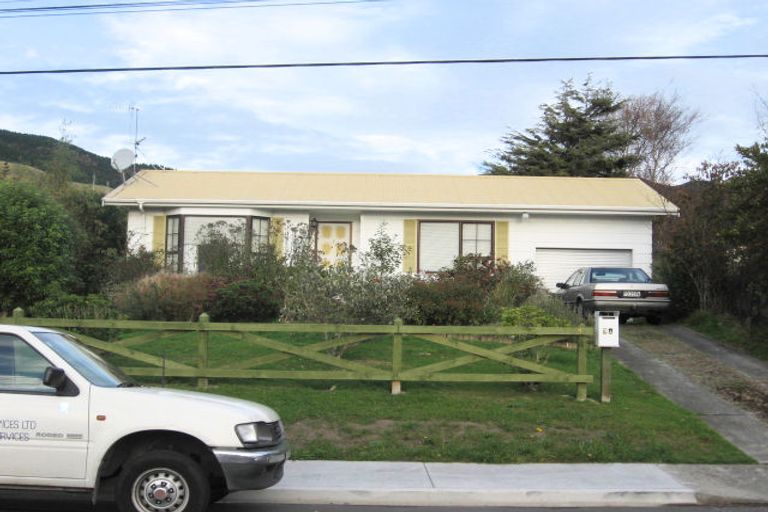 Photo of property in 3 Kaitawa Street, Waikanae Beach, Waikanae, 5036