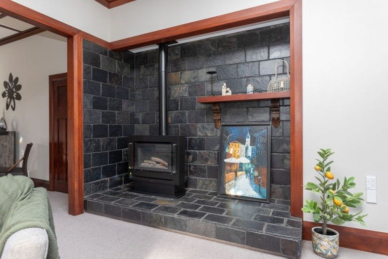 Photo of property in 24 Chamberlain Street, Dannevirke, 4930