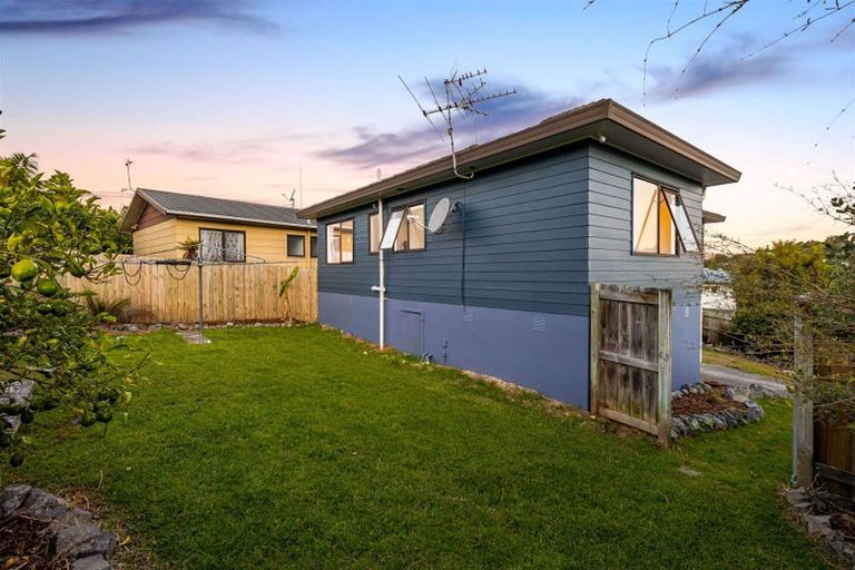 Photo of property in 38 Garton Drive, Massey, Auckland, 0614