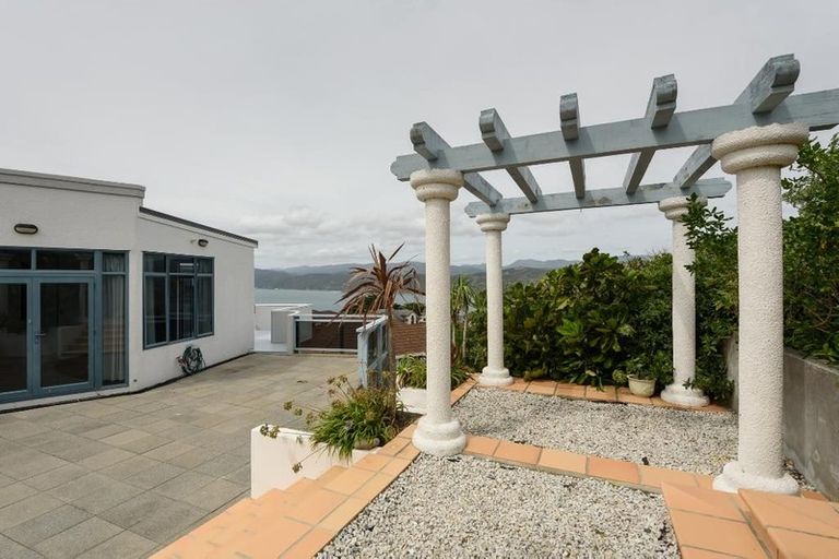 Photo of property in 12 Signallers Grove, Strathmore Park, Wellington, 6022