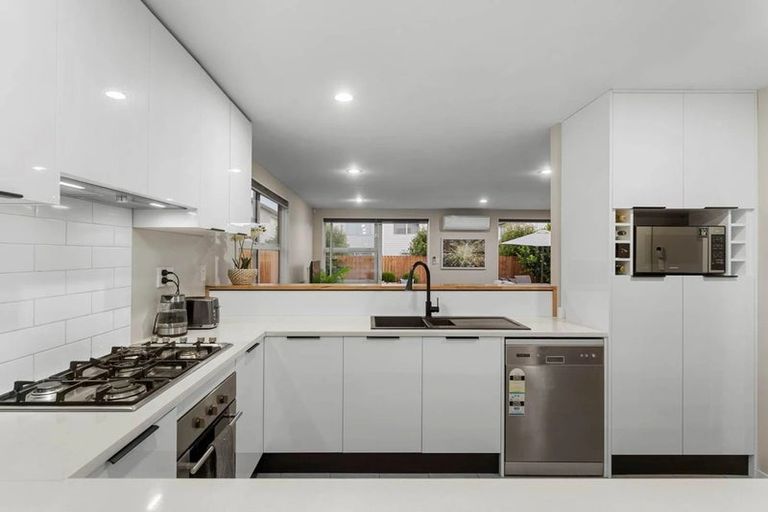 Photo of property in 28 Phar Lap Crescent, Takanini, 2112