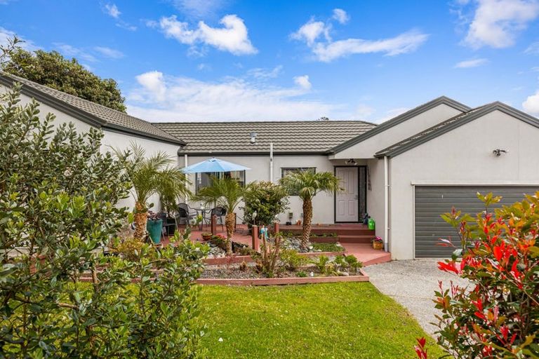 Photo of property in 52 Hewlett Road, Massey, Auckland, 0614