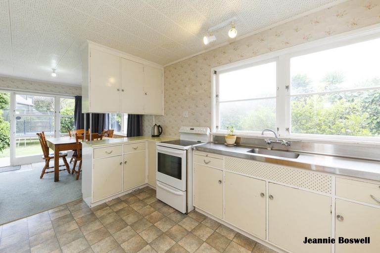 Photo of property in 43 Elmira Avenue, Hokowhitu, Palmerston North, 4410