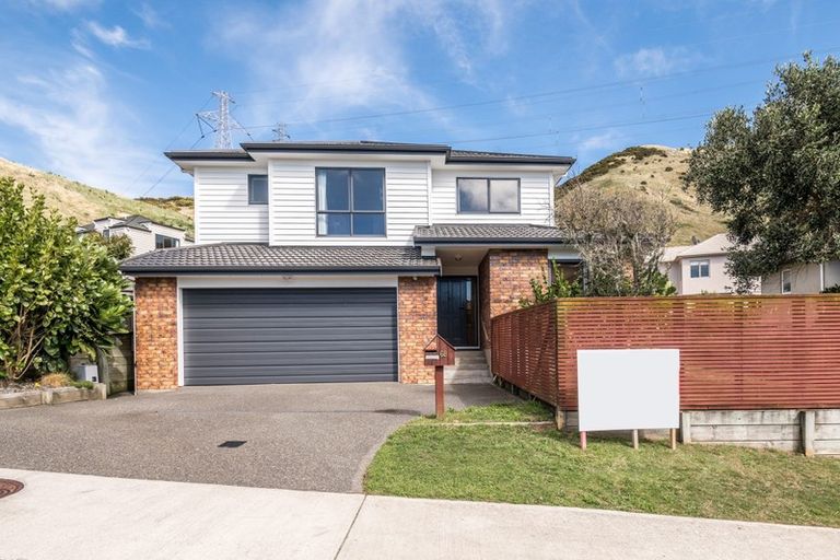 Photo of property in 68 Erlestoke Crescent, Churton Park, Wellington, 6037