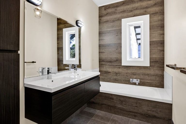 Photo of property in 120 Manawapou Road, Hawera, 4610