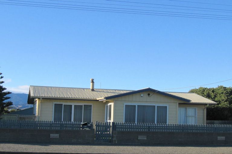 Photo of property in 54 Marine Parade, Otaki Beach, Otaki, 5512