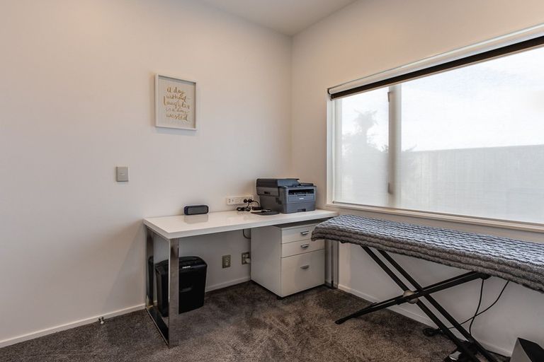 Photo of property in 61 Quadrant Heights, Paraparaumu, 5032