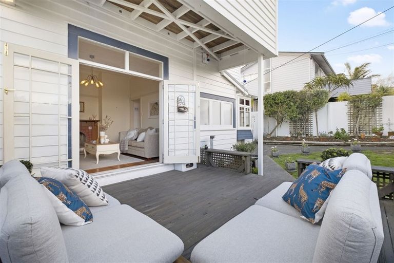 Photo of property in 1/49 Rawene Road, Birkenhead, Auckland, 0626