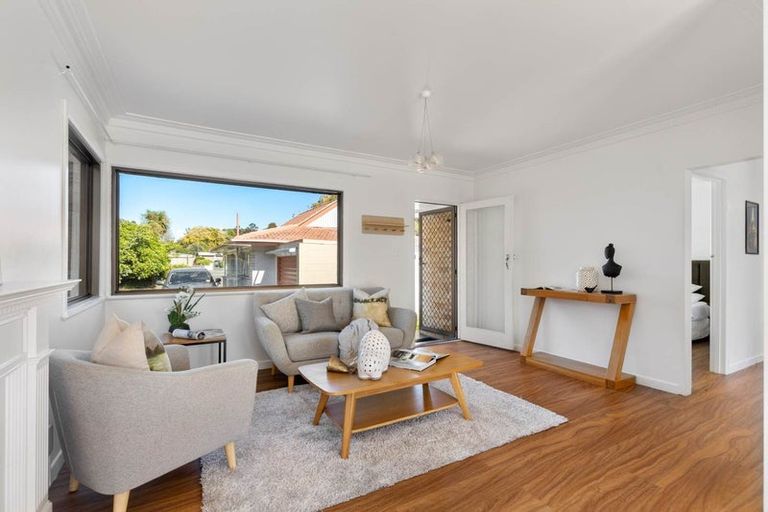 Photo of property in 358b Great South Road, Opaheke, Papakura, 2113