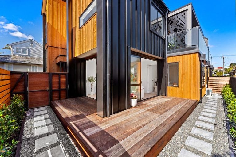 Photo of property in 7a Crete Avenue, Milford, Auckland, 0620