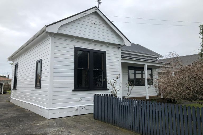 Photo of property in 9 Burton Avenue, Whanganui East, Whanganui, 4500