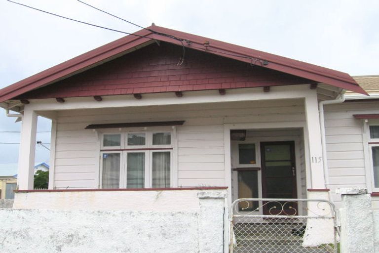 Photo of property in 115 Onepu Road, Lyall Bay, Wellington, 6022