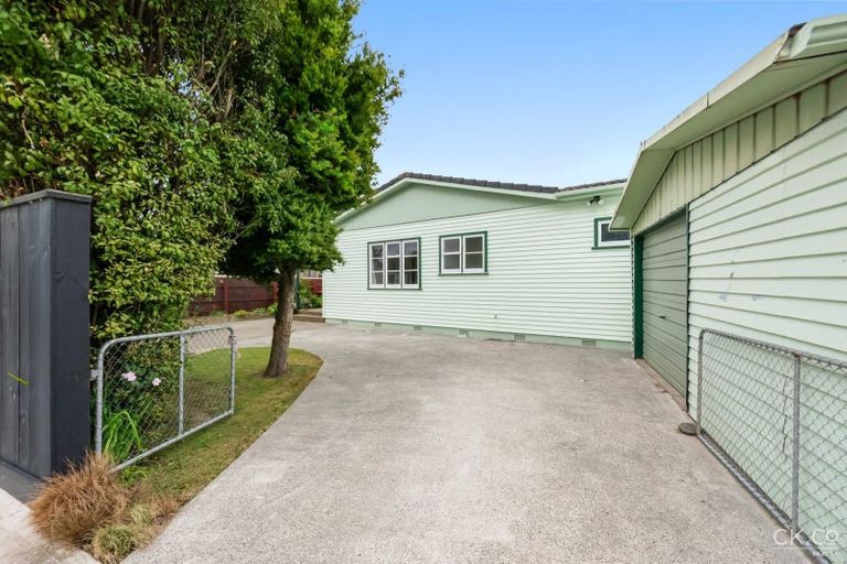 Photo of property in 32 Hall Crescent, Epuni, Lower Hutt, 5011