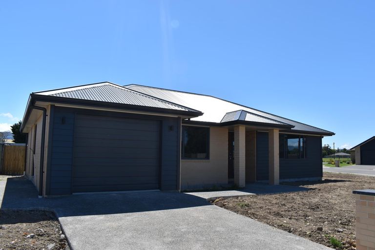 Photo of property in 3 Hereford Drive, Carterton, 5713