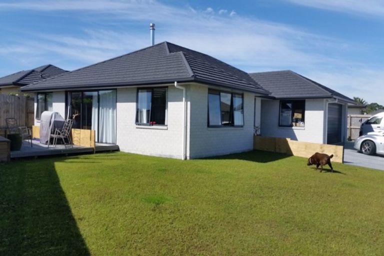 Photo of property in 12 Roto View, One Tree Point, 0118