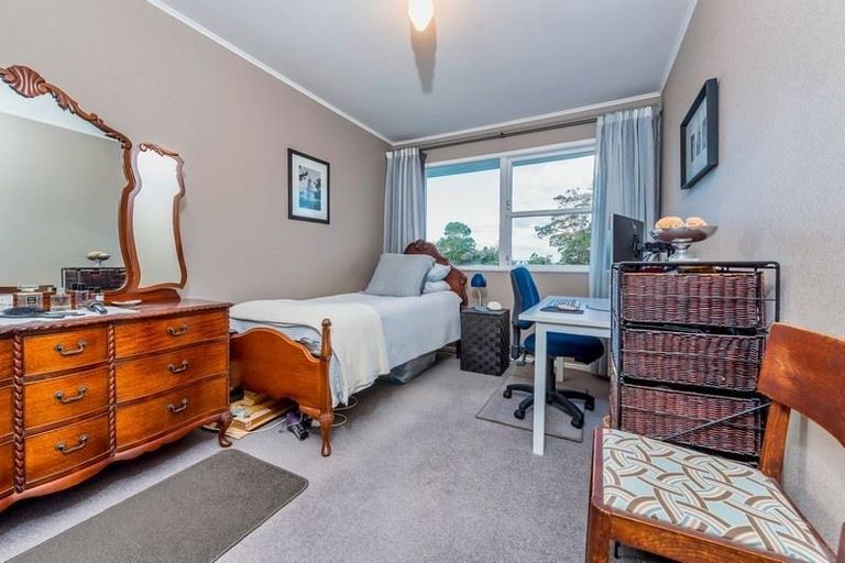 Photo of property in 6 Thornlow Street, Glendene, Auckland, 0602