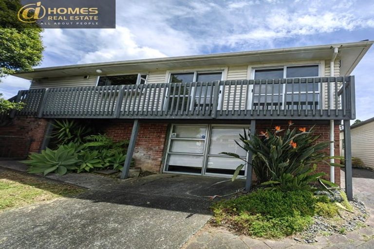 Photo of property in 127 Gossamer Drive, Pakuranga Heights, Auckland, 2010