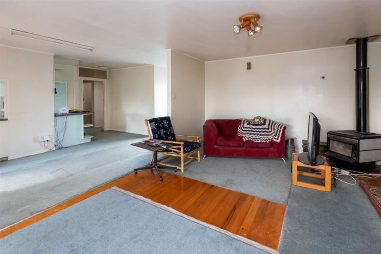 Photo of property in 35 Sunnyside Road, Sunnyvale, Auckland, 0612