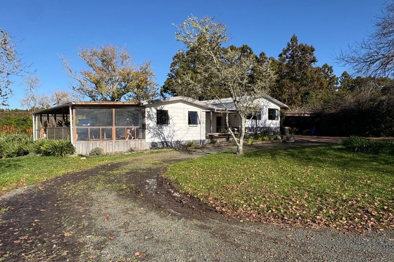 Photo of property in 240 Riverhead Road, Kumeu, 0892