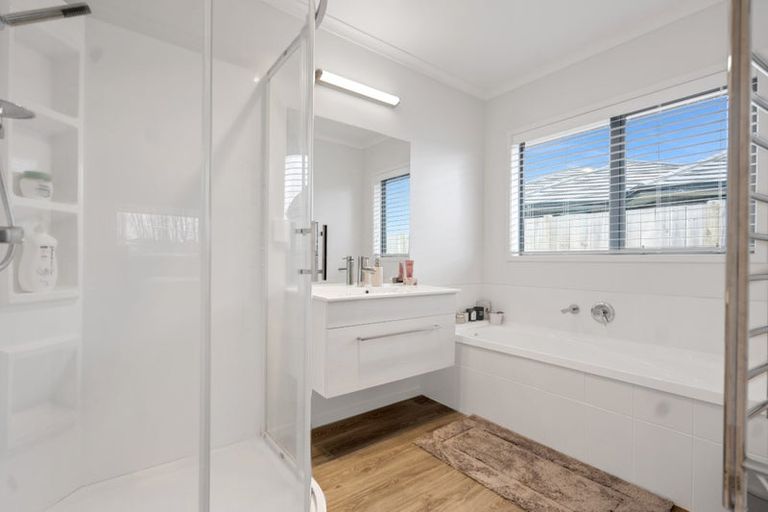 Photo of property in 2 Bragato Way, Te Kauwhata, 3710